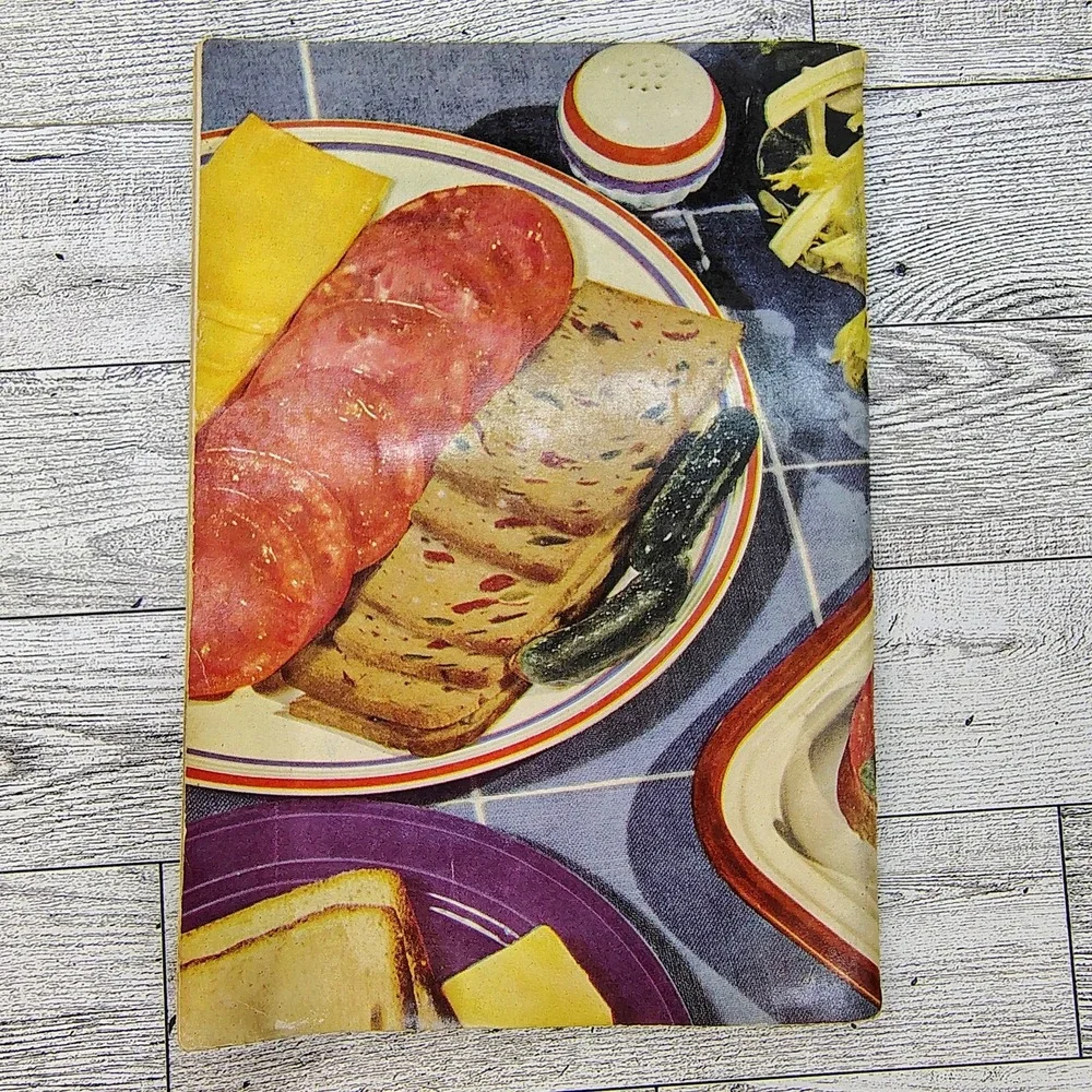 500 Tasty Sandwich Recipes Cookbook Booklet Vintage 1949‎ GOOD